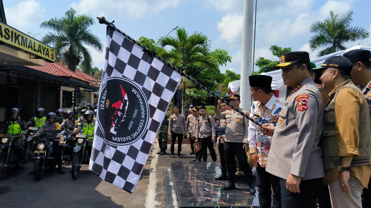 Wujudkan Pemilu Damai, Kaops Nusantara Cooling System Tebar 1.500 Paket Sembako di Tasikmalaya