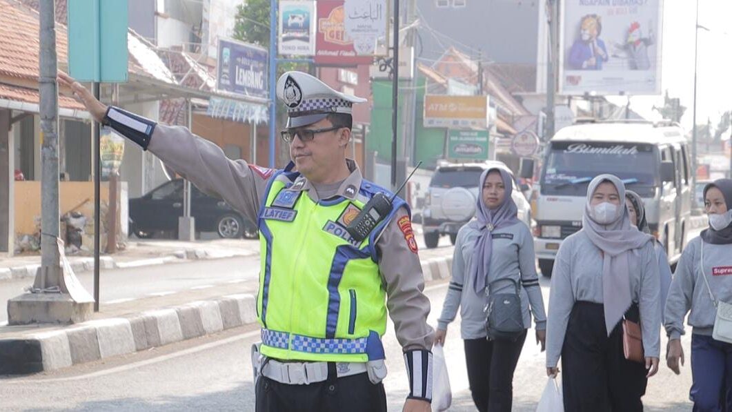 Peringati HUT Ke-10 Toserba Yogya Grand Majalengka, Kapolsek Majalengka Kota Lepas Bendera Start Gerak Jalan Santai