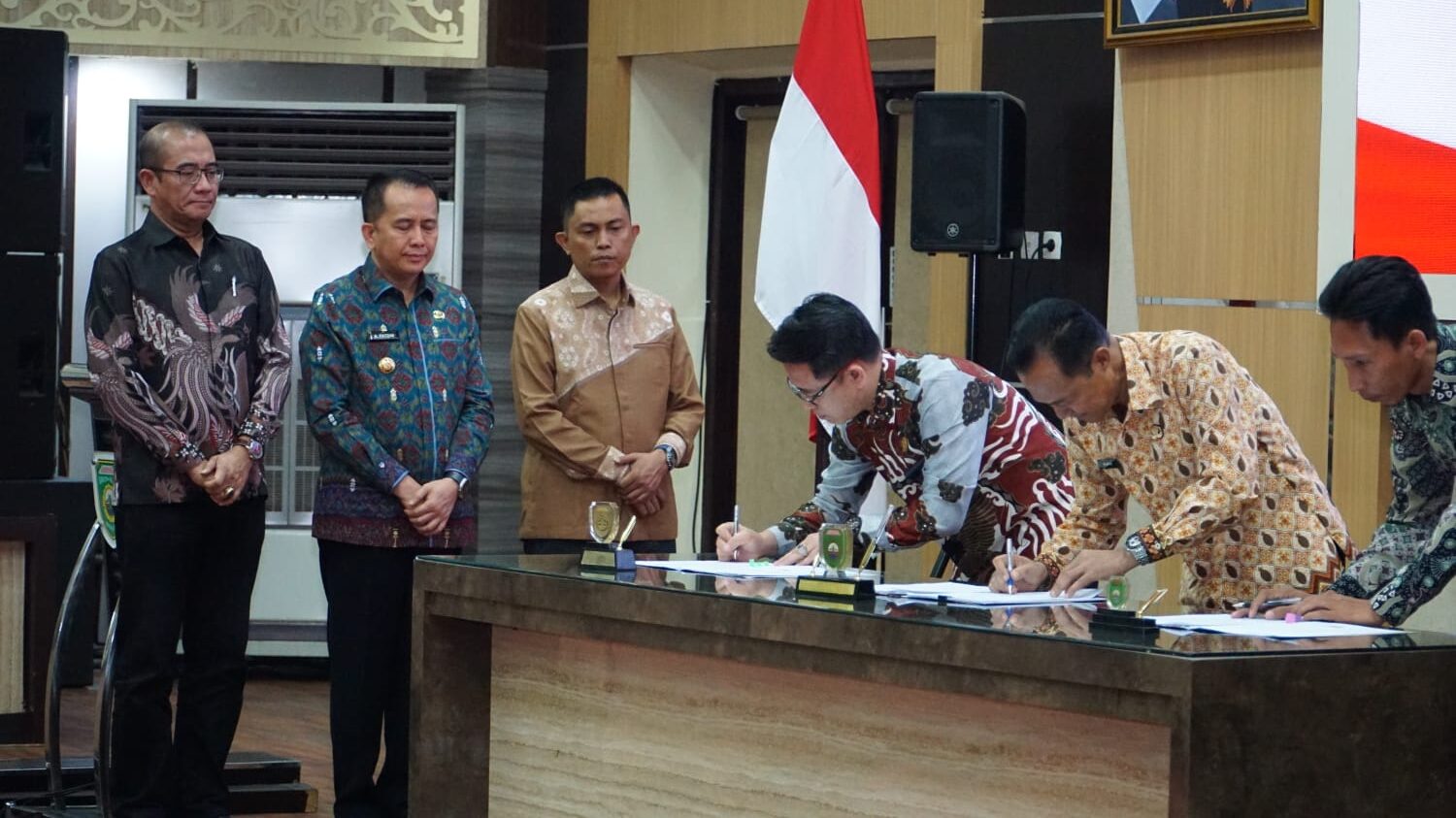 Pemerintah Provinsi, Kabupaten dan Kota Se-Sumsel Serentak Tandatangani NPHD Dana Pilkada