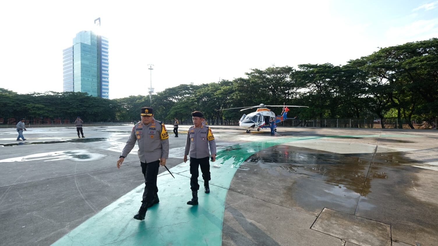 Kapolda Sulsel Pantau Pengamanan Giat Jalan Santai Cawapres Gibran Lewat Udara