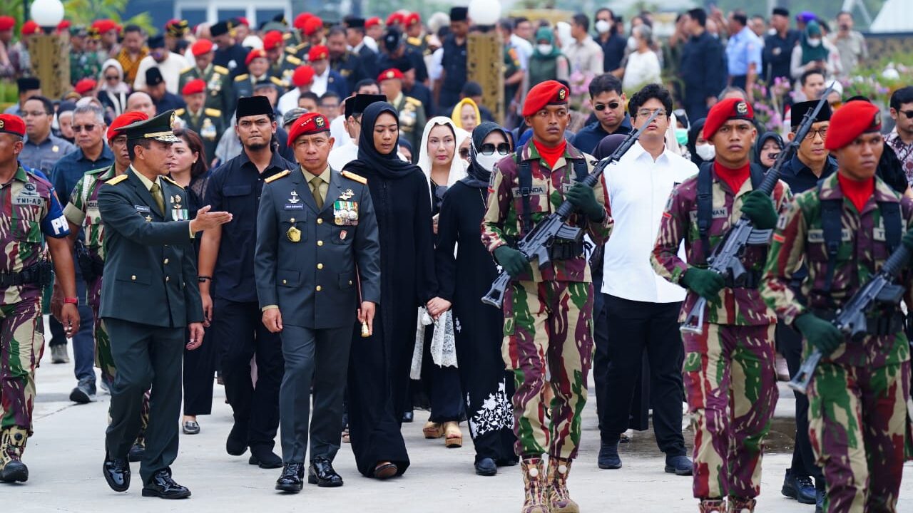 Panglima TNI Pimpin Upacara Pemakaman Letnan Jenderal TNI (Purn) Dr. (H.C.) Doni Monardo, S.I.P.