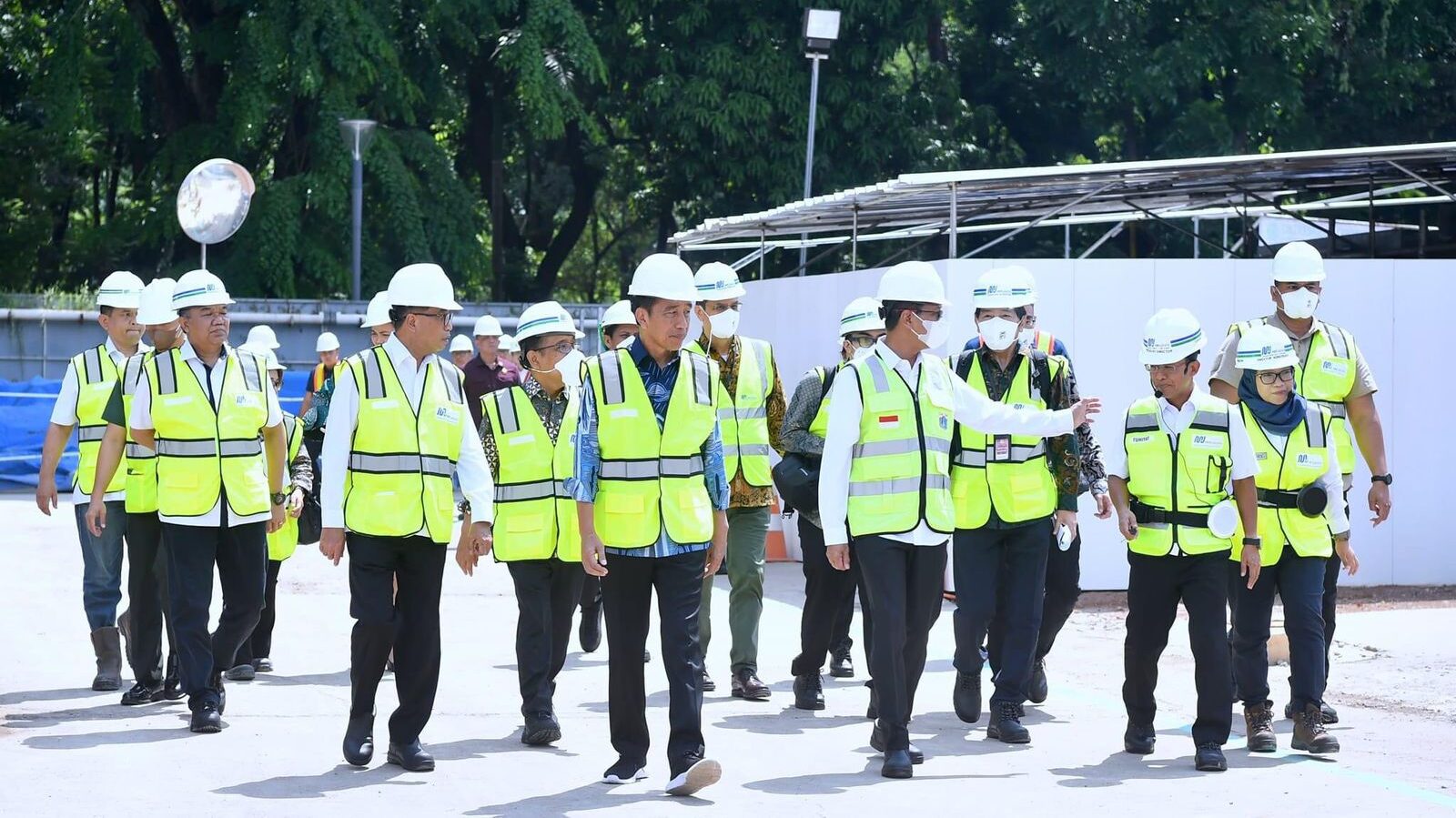 Presiden Jokowi Meninjau Progres pembangunan MRT Jakarta fase 2A di Stasiun MRT Monas