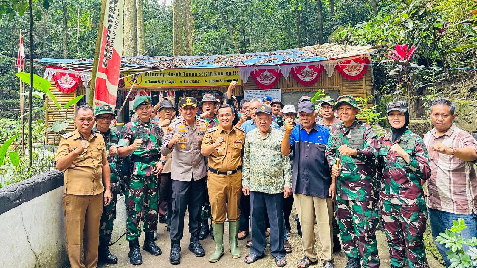 Kapolres Majalengka Menghadiri Kegiatan Apel Karya Bakti Terpadu dan Penanaman Pohon di Desa Pajajar