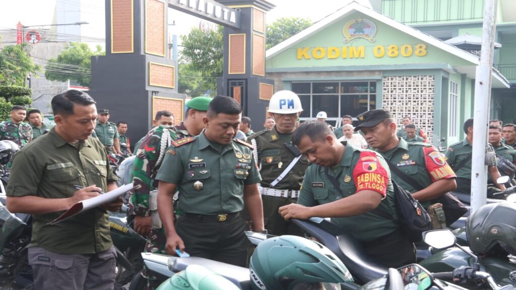 Cegah Terjadinya Pelanggaran, Kodim 0808/Blitar Bersama Subdenpom V/1-3 Blitar Gelar Pemeriksaan Kelengkapan Kendaraan Bermotor