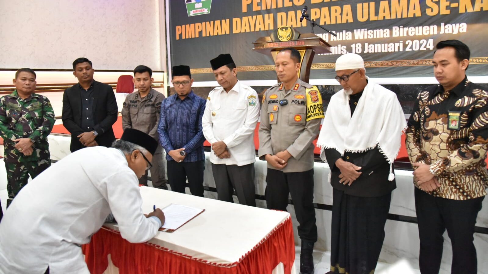 Kapolres Bireuen Hadiri Deklarasi Pemilu Damai Bersama Ulama dan Pimpinan Dayah