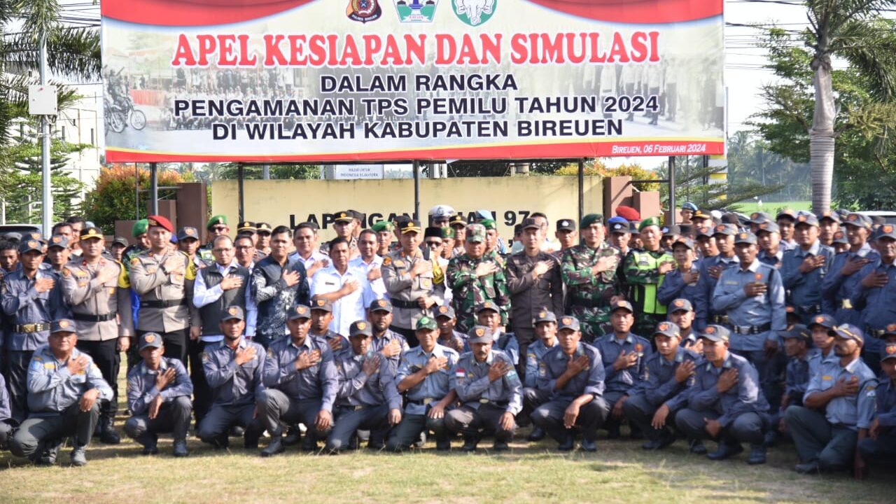 Polres Bireuen Gelar Apel Kesiapan Pengamanan TPS Pemilu 2024 Bersama TNI Dan Satlinmas