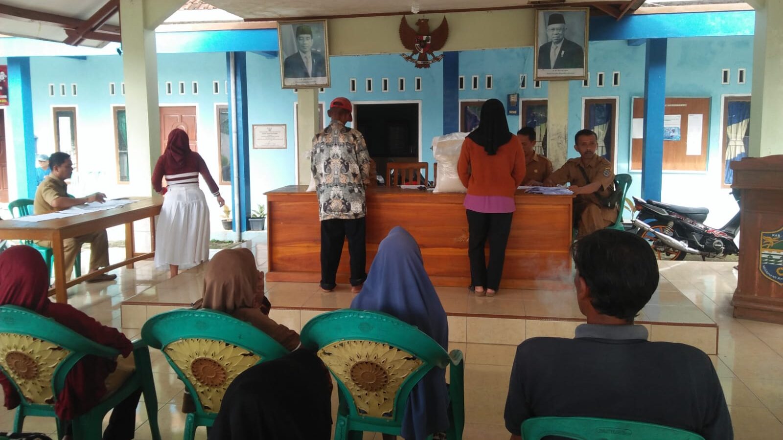 Pemdes Desa Bantardawa Salurkan Bantuan Beras Tahap 2 (Bansos )Kepada 512 KPM