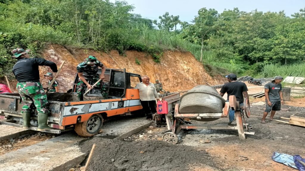 Kebut Pembangunan Talud Di Jalur Rabat Jalan Penghubung Dusun Gebang Dengan Caren Desa Wonotirto Blitar