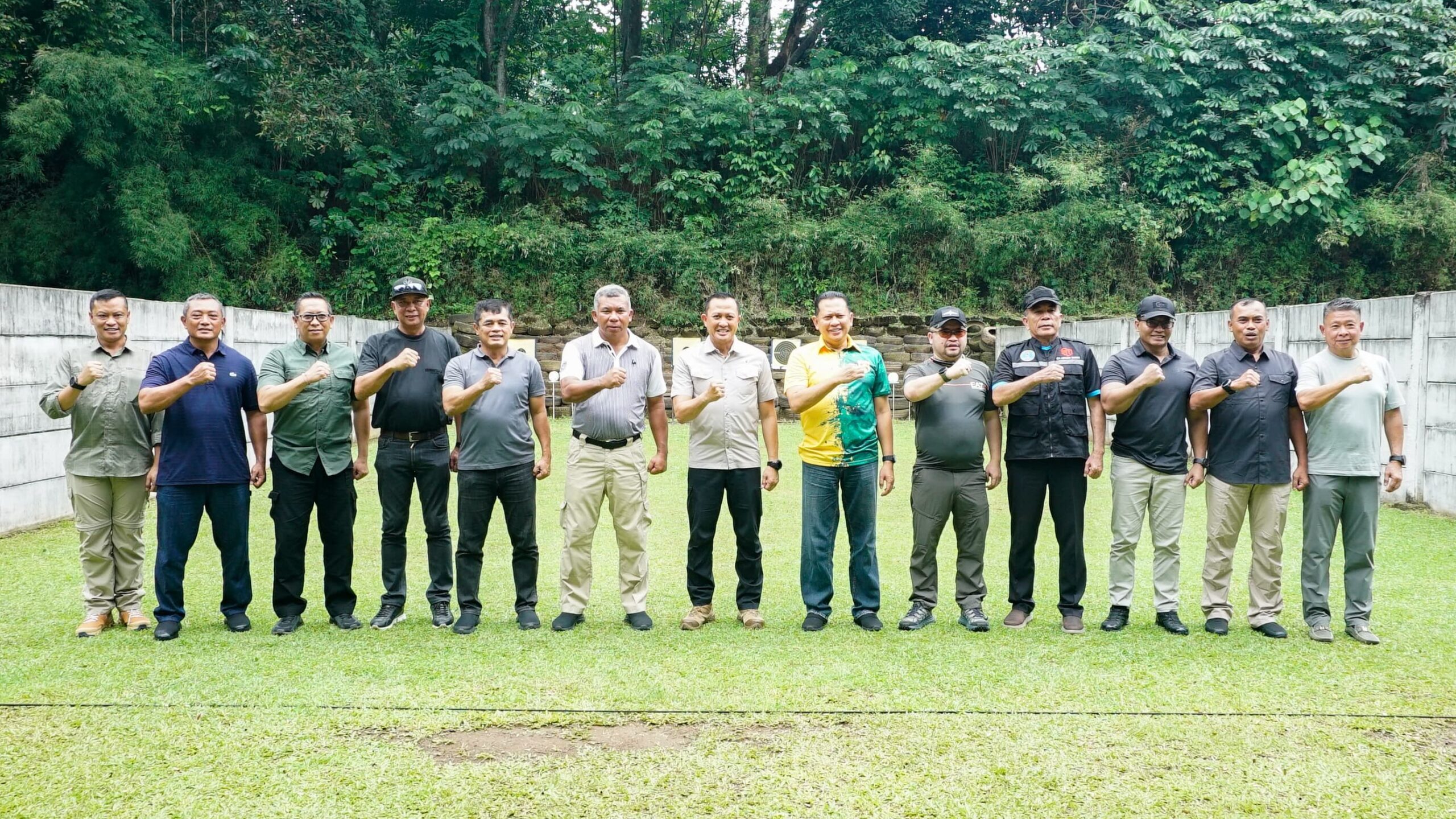 Latihan Menembak Bersama Danjen Kopassus, Bamsoet Apresiasi Keberhasilan Kontingen TNI AD Raih Juara Umum di ASEAN Armies Rifle Meet (AARM)-31