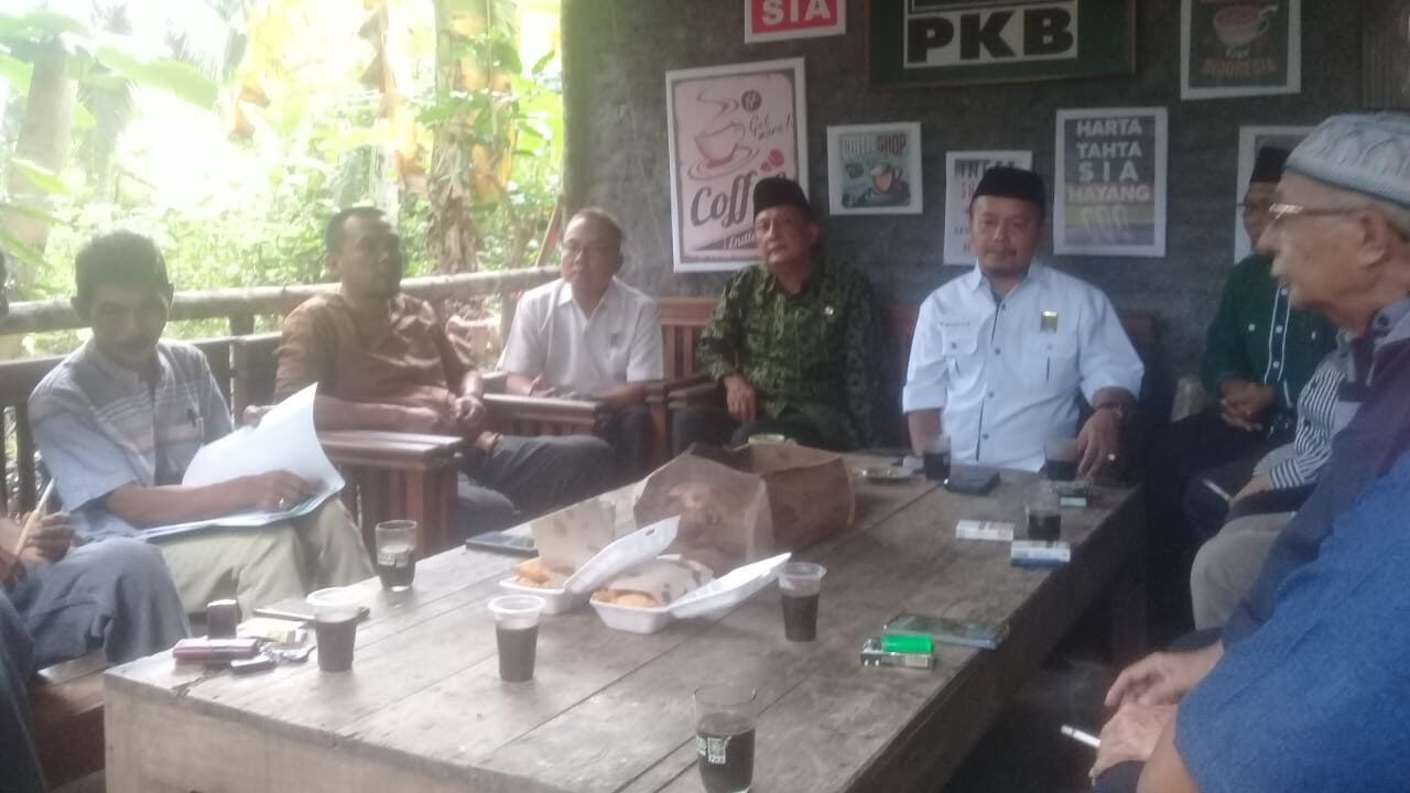 H Ujang Endin Indrawan Bersama Pendukung Serahkan Formulir Pendaftaran Calon Bupati Ke DPC PKB Pangandaran