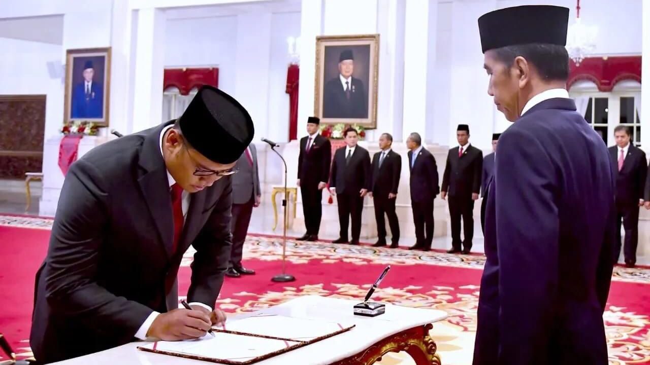 Presiden Joko Widodo melantik tiga orang Wakil Menteri Kabinet Indonesia Maju sisa masa jabatan periode tahun 2019-2024