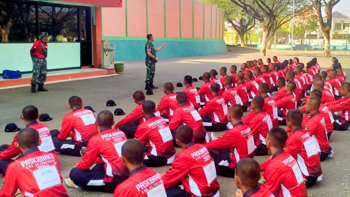 Komandan Kodim (Dandim) Bojonegoro Motivasi Anggota Paskibra Tingkat Kabupaten