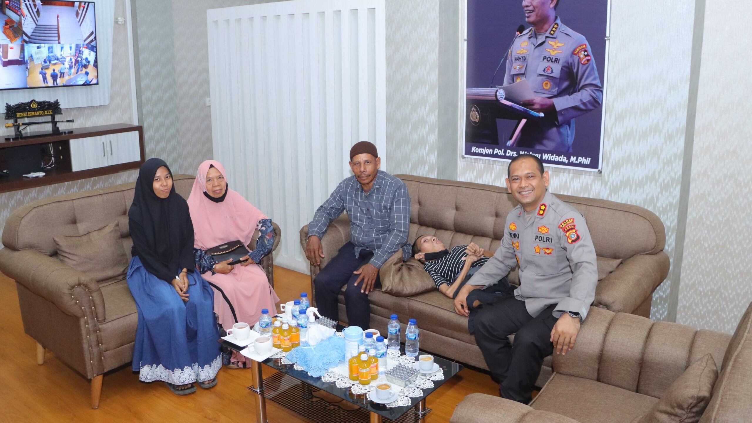Kapolres Lhokseumawe Sambut Kunjungan Ramadhan : Pemuda Disabilitas dari Pedalaman Aceh Utara