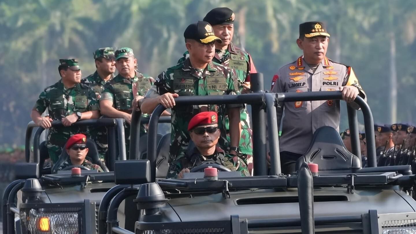 Kapolri Bersama Panglima TNI Memimpin Apel Gelar Pasukan Pengamanan VVIP Pelantikan Presiden dan Wakil Presiden RI